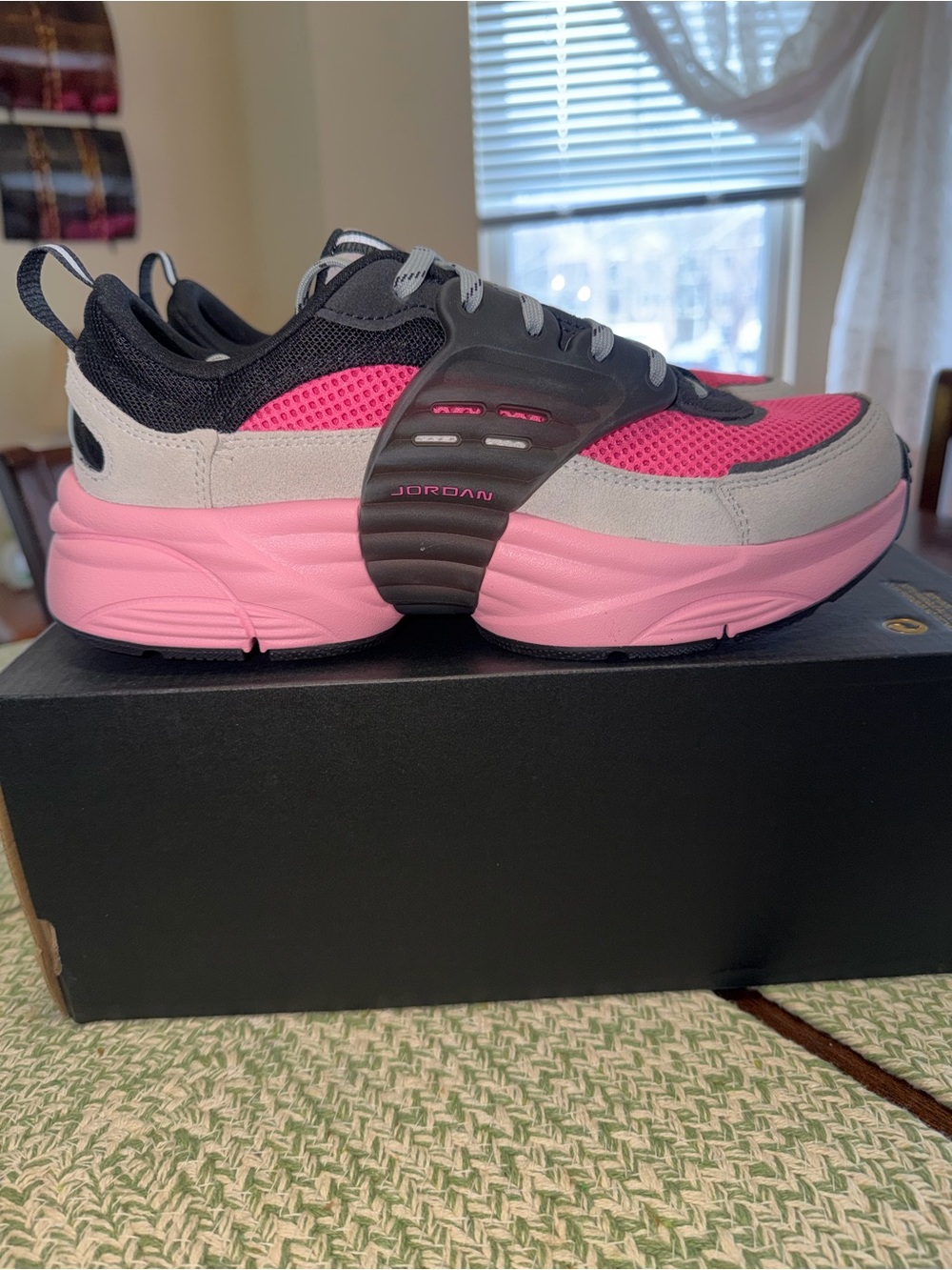 Jordan kids Trunner O/S gs Pink, Black  sneakers size 7Y new/box without lid!!